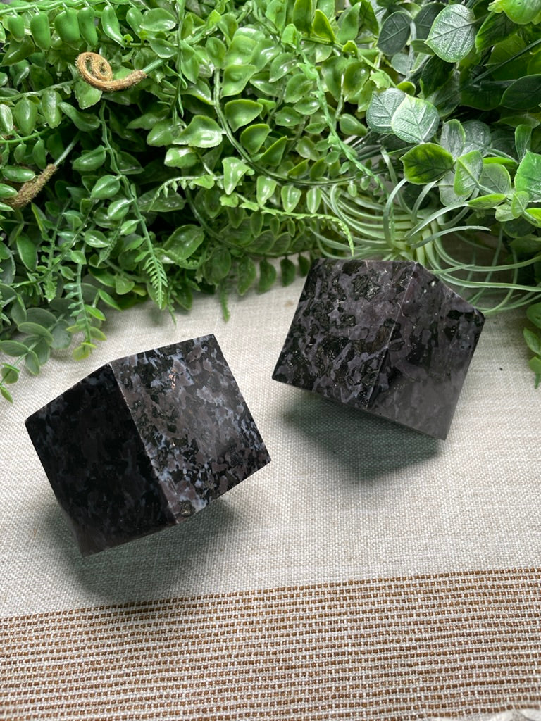 Indigo Gabbro Cube