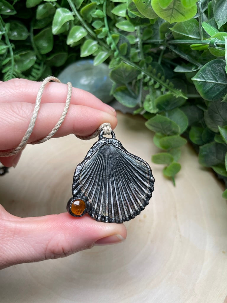 Scallop Shell and Agate Necklace