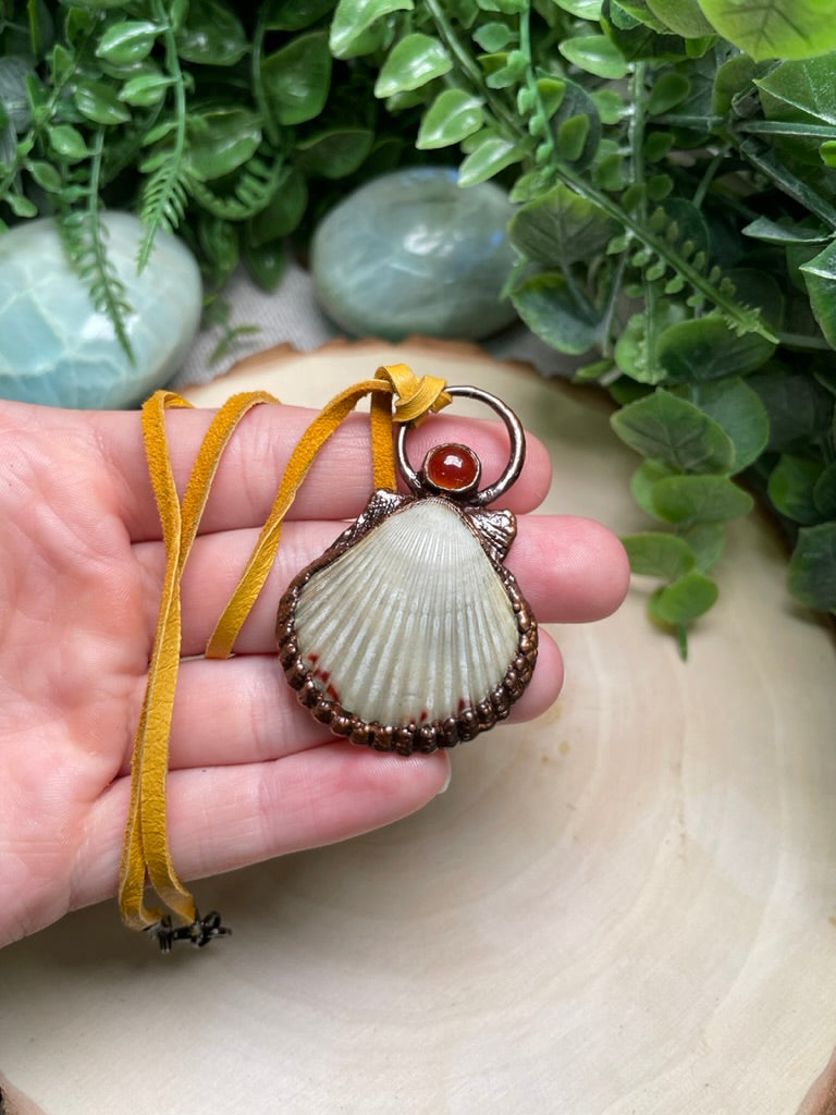 Scallop Shell and Agate Necklace