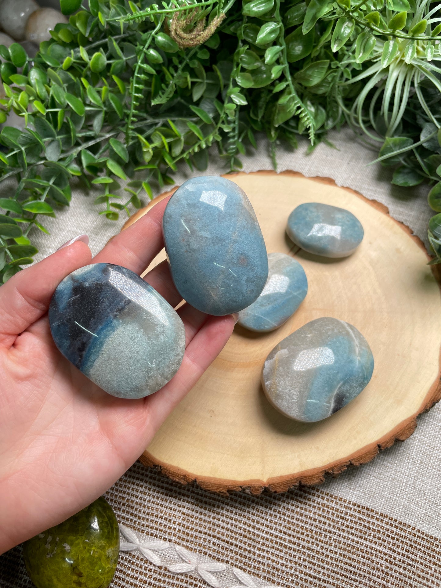 Blue Aventurine Mix Palm Stone