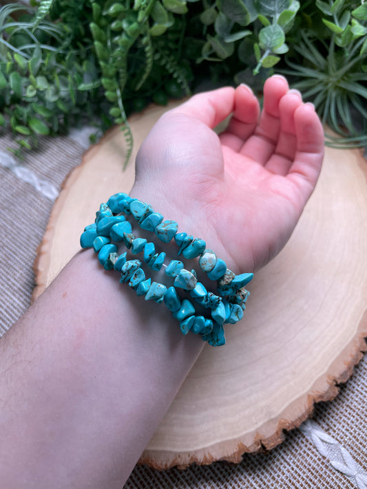 Dyed Howlite (Imitation Turquoise) Chip Bracelet