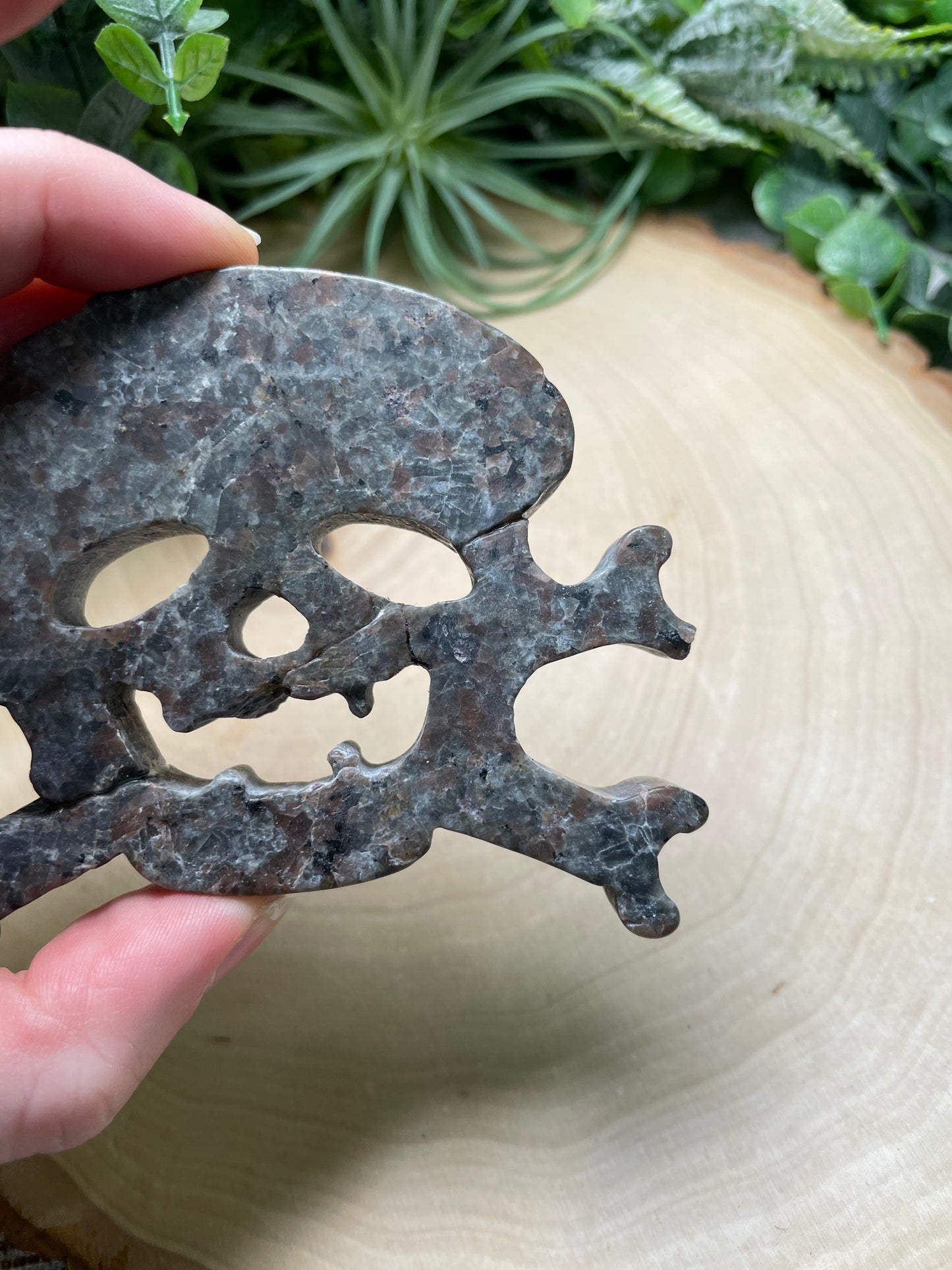Yooperlite Skull and Crossbones