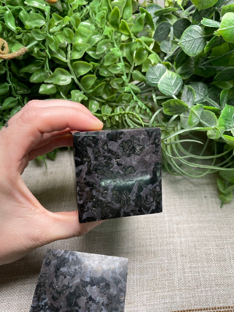 Indigo Gabbro Cube